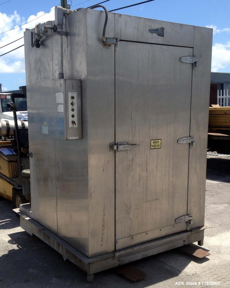 Used Alvey Tray Washer, Model KS-70. (2) Tray racks/carts, each cart holds 45 trays. Maximum tray dimensions 21"x 26 1/2". (3) levels of 15 trays on the cart. 3 phase/ 60 cycles / 208 Volts. 72" wide...