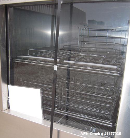Used Heinicke/Hotpack Floor Glassware Washer, Model H-4100E. 316L stainless steel chamber, 29" wide x 27" deep x 26" high. Power vertical tempered glass door, 8 basket design, 304 stainless steel ext...