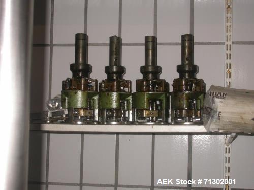 Used Alcoa 4 Head Capper. Used for MCA 28 and Stelvin 30/60 caps. Has change parts for 31.5 mm. Last used on wine bottles. 3/50/380v