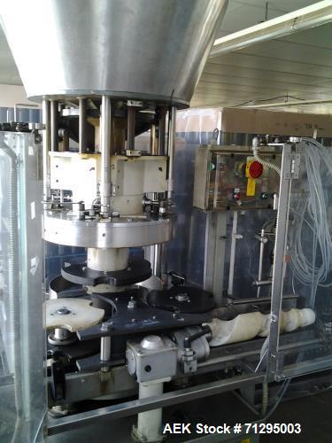 Used Corker Bertolaso / Silmo / Okema Delta 404. Including soft starter and format settings for different wine bottles (0.375l Bordeaux, 0.75l Bordeaux, 0.75l Schlegel). Year of construction: 1999.