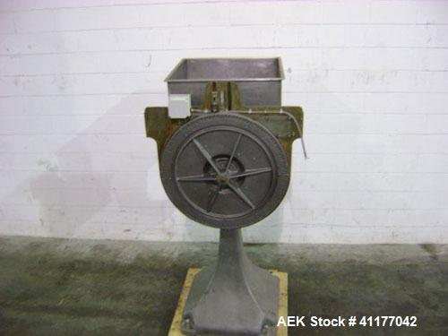 Used Diversified 76-450 Steam Capper designed to displace the air in the closure and head space of the container with steam. Automatically applies lug or PT style caps onto glass containers. Currentl...