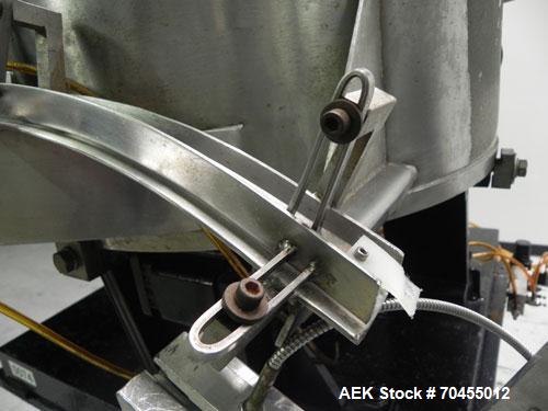 Used ELF Model CT400L Automatic Inline Quill Capper. Fully adjustable for a cap size range of 8mm - 110mm wide and a container size range of 1" - 14" tall. Has wormscrew timing infeed on a 255" x 4-1...