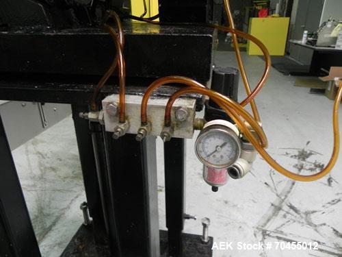 Used ELF Model CT400L Automatic Inline Quill Capper. Fully adjustable for a cap size range of 8mm - 110mm wide and a container size range of 1" - 14" tall. Has wormscrew timing infeed on a 255" x 4-1...