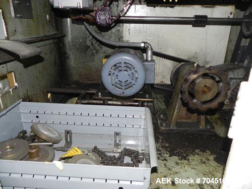 Used Resina Model U40 Automatic Inline Quill Capper. Capable of speeds up to 250 containers per minute. Cap size range: 13mm to 70mm (with changeparts). Currently set up on mm caps. Has 2HR pin style...