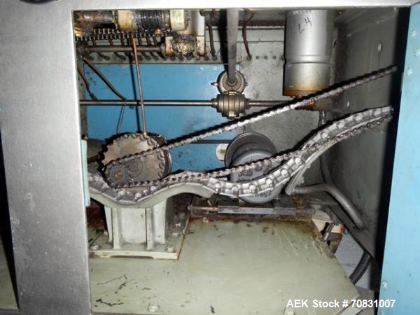 Used Resina Model U40 Automatic Inline Capper. Machine is capable of speeds up to 300 caps per minute. Is a 4 station capper with 8 spindle quills. Adjustable from 10mm-70mm caps. Has top mounted cap...