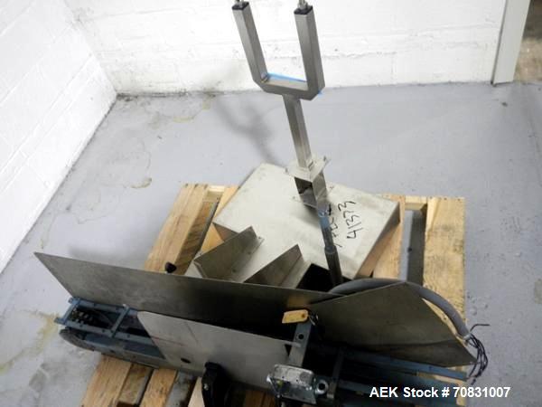 Used Resina Model U40 Automatic Inline Capper. Machine is capable of speeds up to 300 caps per minute. Is a 4 station capper with 8 spindle quills. Adjustable from 10mm-70mm caps. Has top mounted cap...
