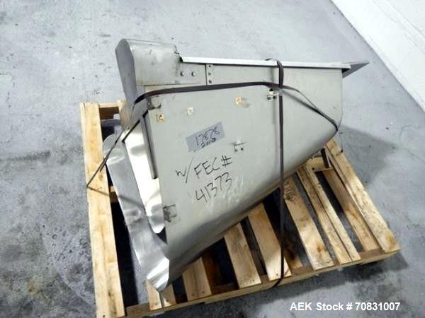 Used Resina Model U40 Automatic Inline Capper. Machine is capable of speeds up to 300 caps per minute. Is a 4 station capper with 8 spindle quills. Adjustable from 10mm-70mm caps. Has top mounted cap...