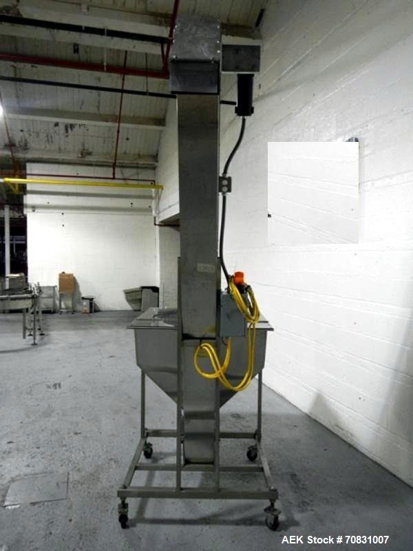 Used Resina Model U40 Automatic Inline Capper. Machine is capable of speeds up to 300 caps per minute. Is a 4 station capper with 8 spindle quills. Adjustable from 10mm-70mm caps. Has top mounted cap...