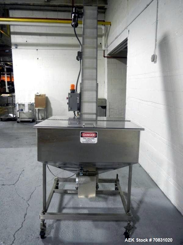 Used Resina Model U40 Automatic Inline Capper. Machine is capable of speeds up to 300 caps per minute. Is a 4 station capper with 8 spindle quills. Adjustable from 10mm-70mm caps. Has top mounted cap...