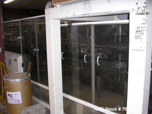 Used: Triangle Model VCL-1500 Continuos Motion Vertical Cartoner