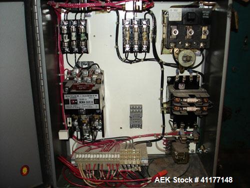 Used General Corrugated Hot Melt Top and Bottom Case Sealer, Model 2000. Includes a Nordson HM V glue unit, model 244305, Serial #A2L01286. 3/60/220V.