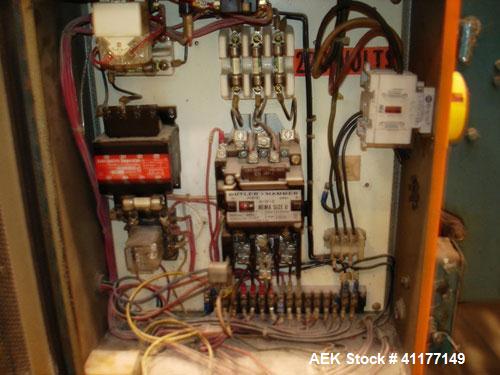 Used General Corrugated Hot Melt Top and Bottom Case Sealer, Model 2000. Includes a Nordson HM V glue unit, model 244305, Serial #A9G06461. 3/60/220V.
