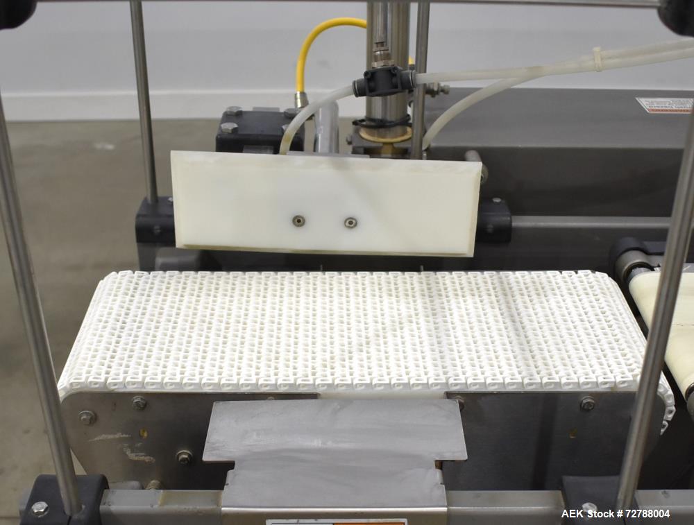 Gebraucht - Mettler-Toledo Safeline Hi-Speed Modell XE Kombination aus Metalldetektor und Kontrollwaage. Erreicht Geschwindi...