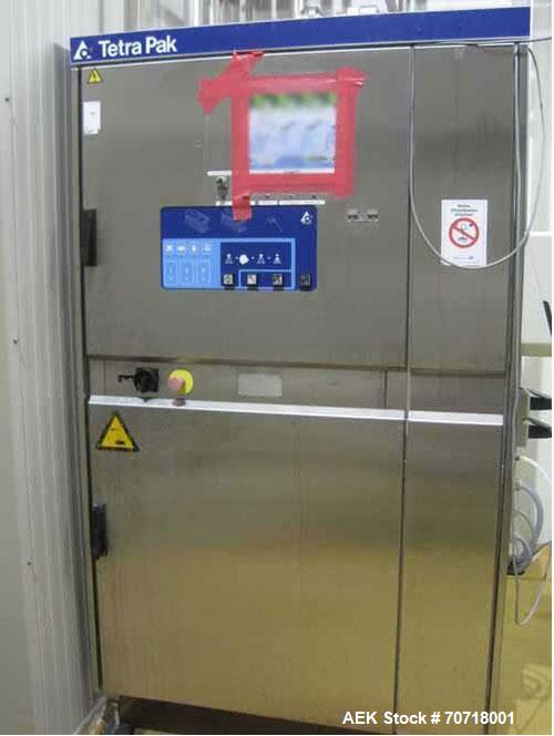 Used Tetra Pak Tetra Top TT3 Filling Machine.  Maximum capacity 9,000 packages per hour, package sizes 0.13, 0.19 and 0.26 gallons (500, 750, 1000 ml), sterilization H2O2.  Comprised of:  (2) screw c...