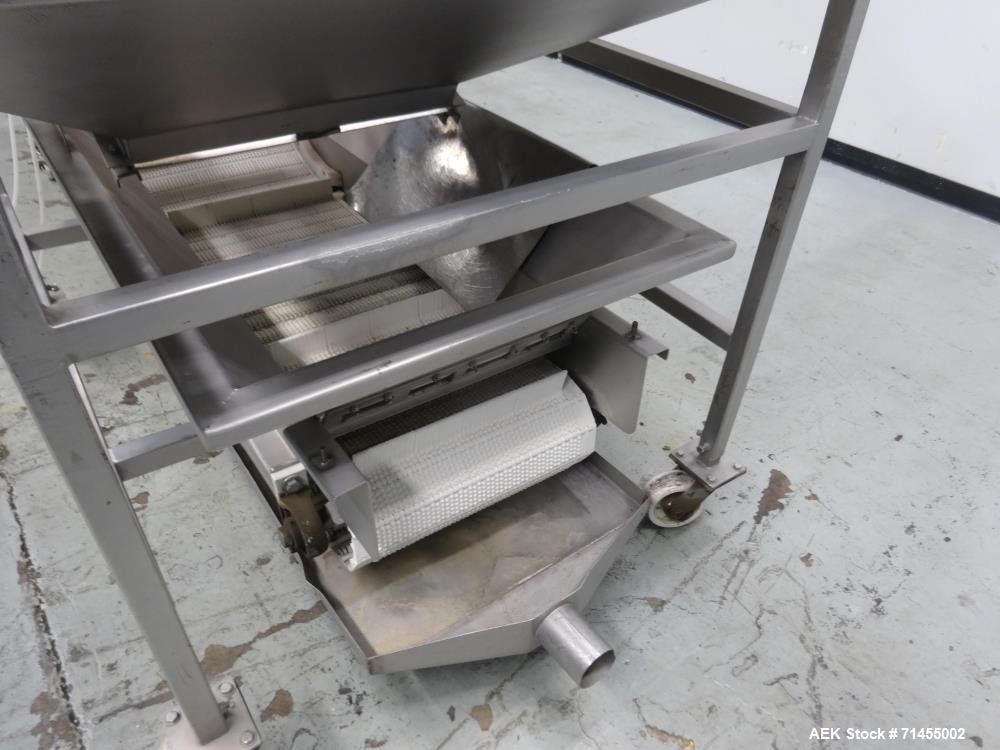 Used Inclined Conveyor With Hopper