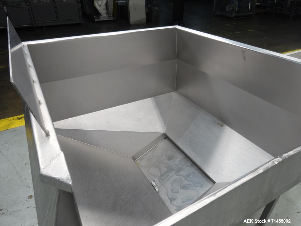 Used Inclined Conveyor With Hopper
