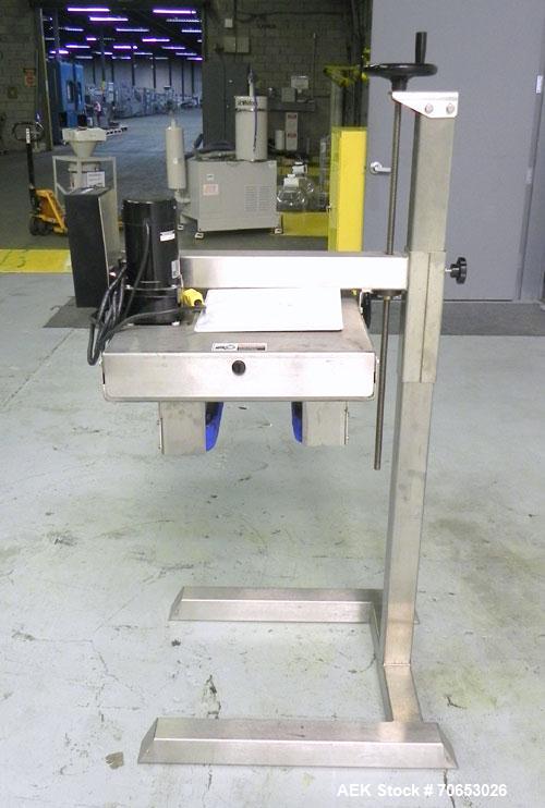 Used Garvey Model 1550 Side Belt Transfer Conveyor. Has Motor Master 20000 variable speed drive. Machine is of stainless steel construction. Has spare conveyor head. 1/3/110V.