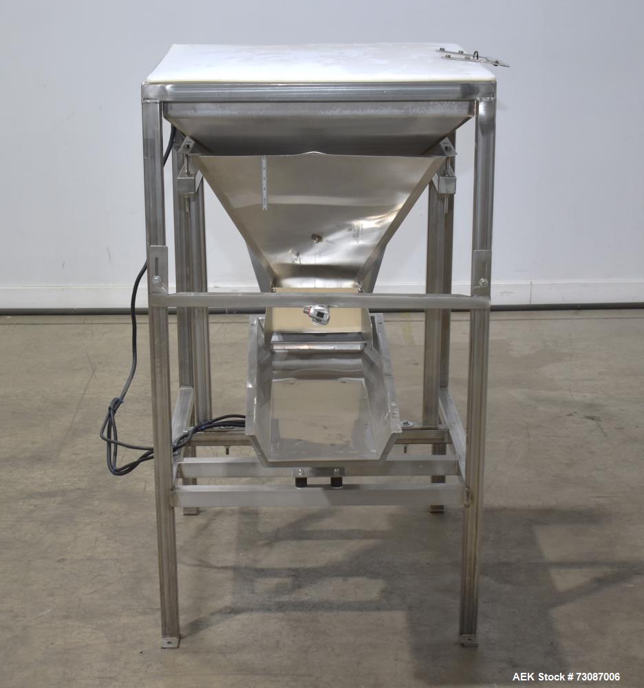 Syntron Model BF-2-B Magnetic Feeder with Infeed Hopper