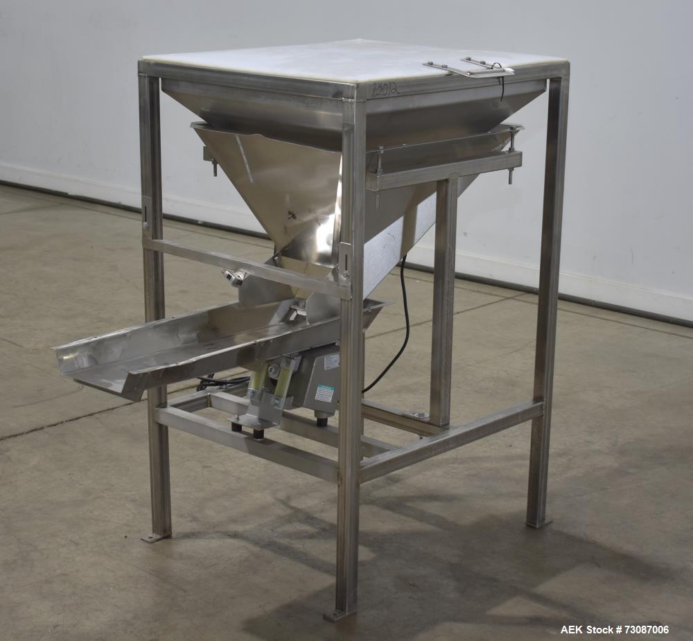 Syntron Model BF-2-B Magnetic Feeder with Infeed Hopper