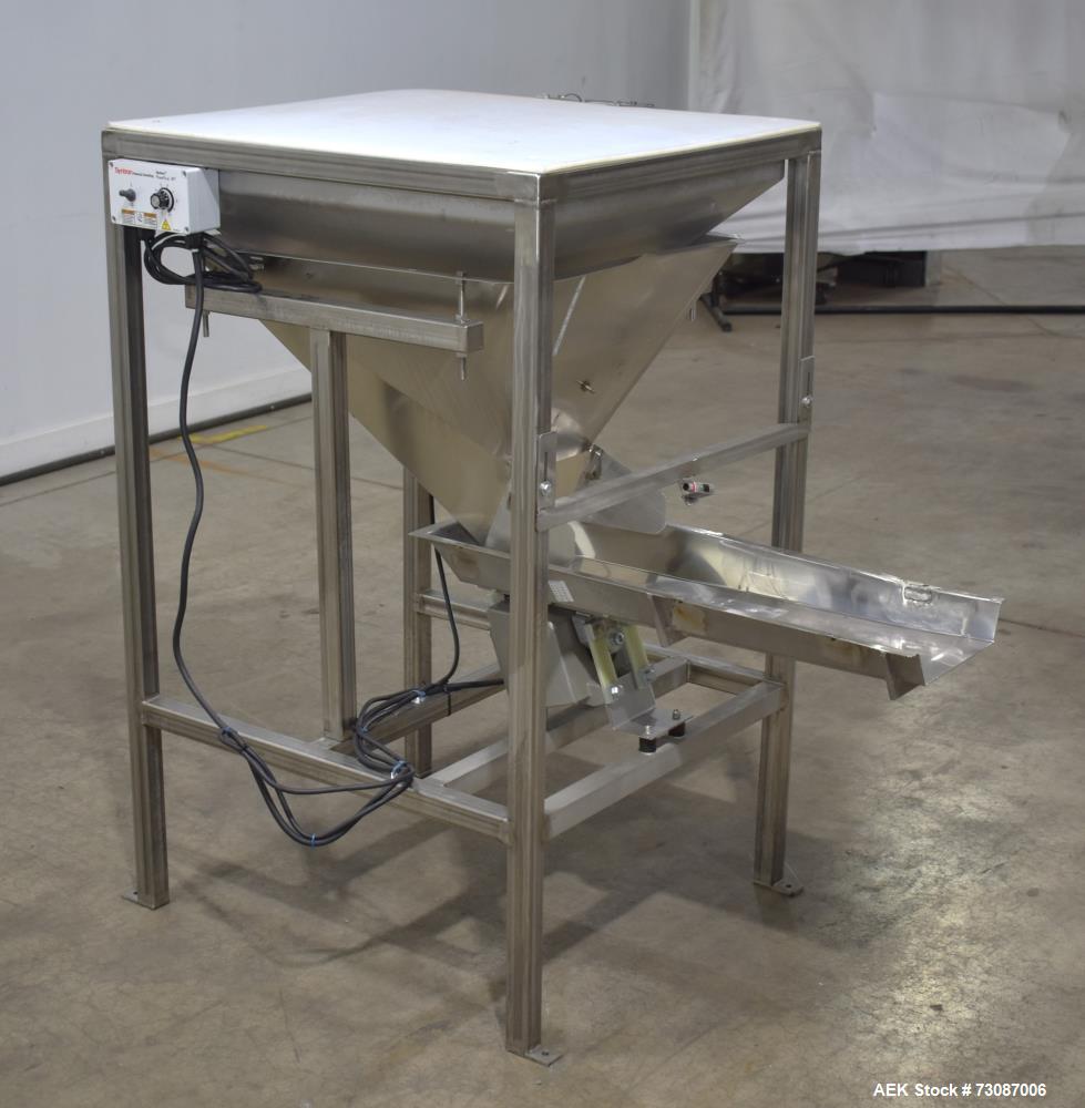 Syntron Model BF-2-B Magnetic Feeder with Infeed Hopper