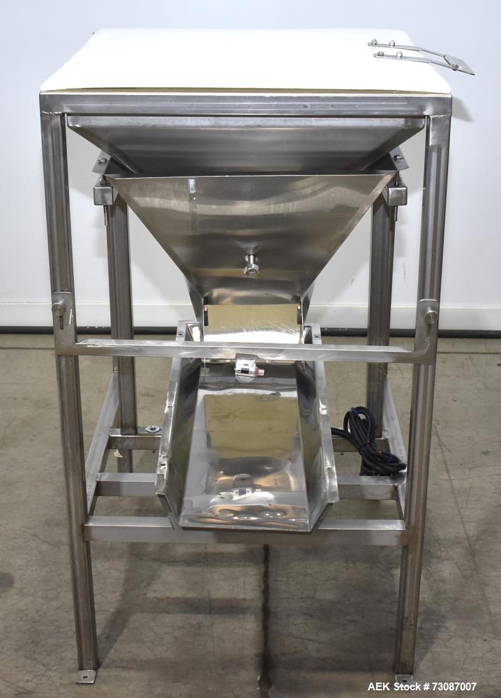 Syntron Model BF-2-B Magnetic Feeder with Infeed Hopper