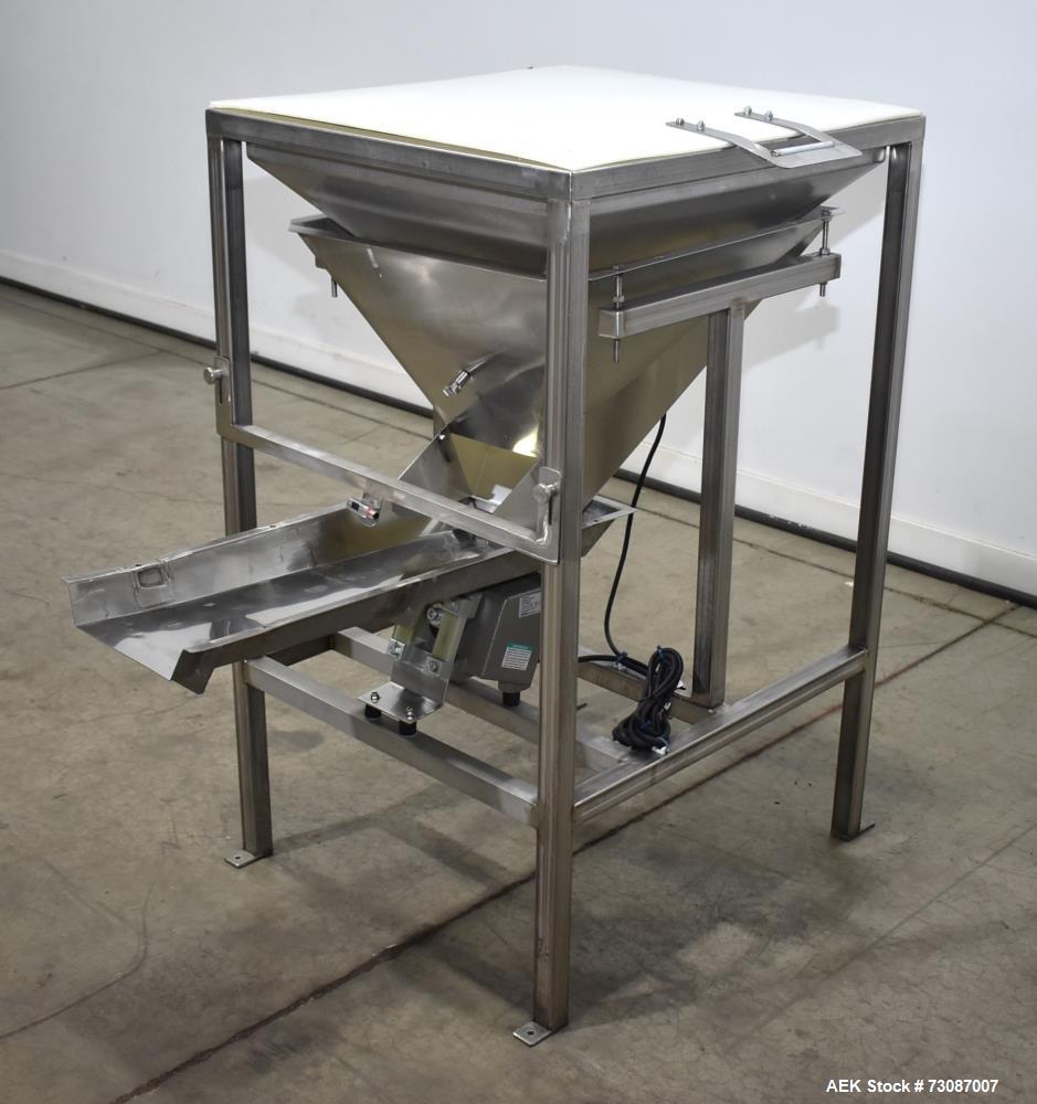 Syntron Model BF-2-B Magnetic Feeder with Infeed Hopper