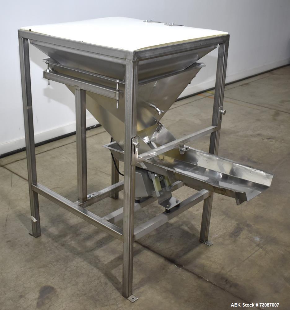 Syntron Model BF-2-B Magnetic Feeder with Infeed Hopper