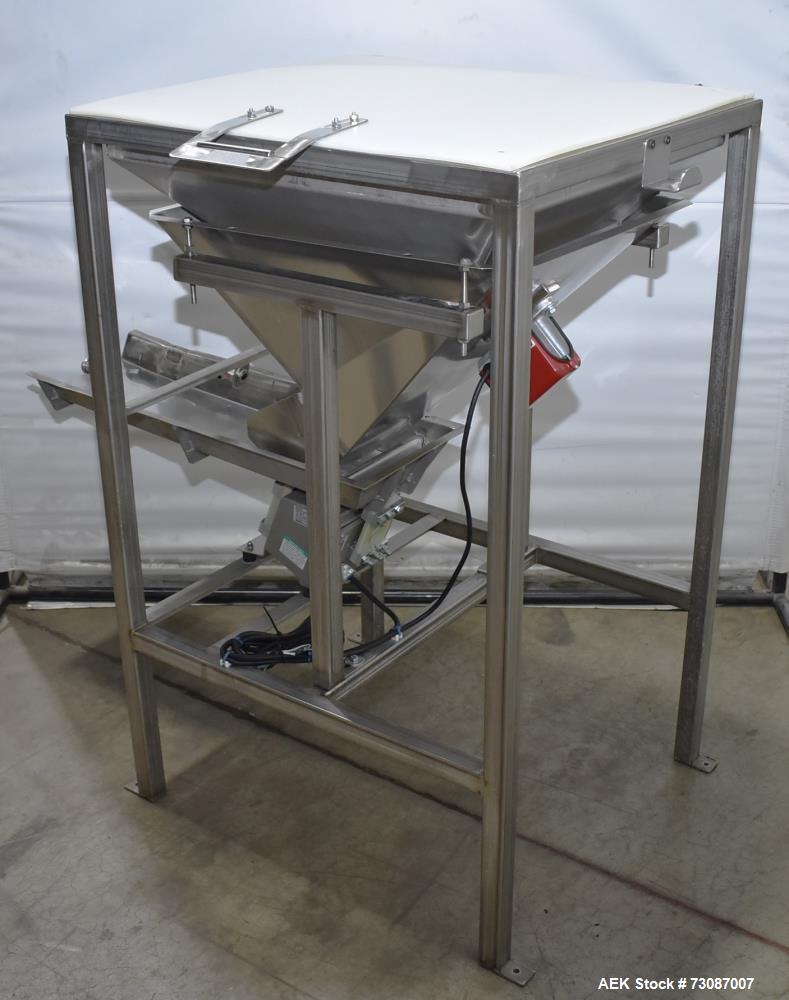 Syntron Model BF-2-B Magnetic Feeder with Infeed Hopper