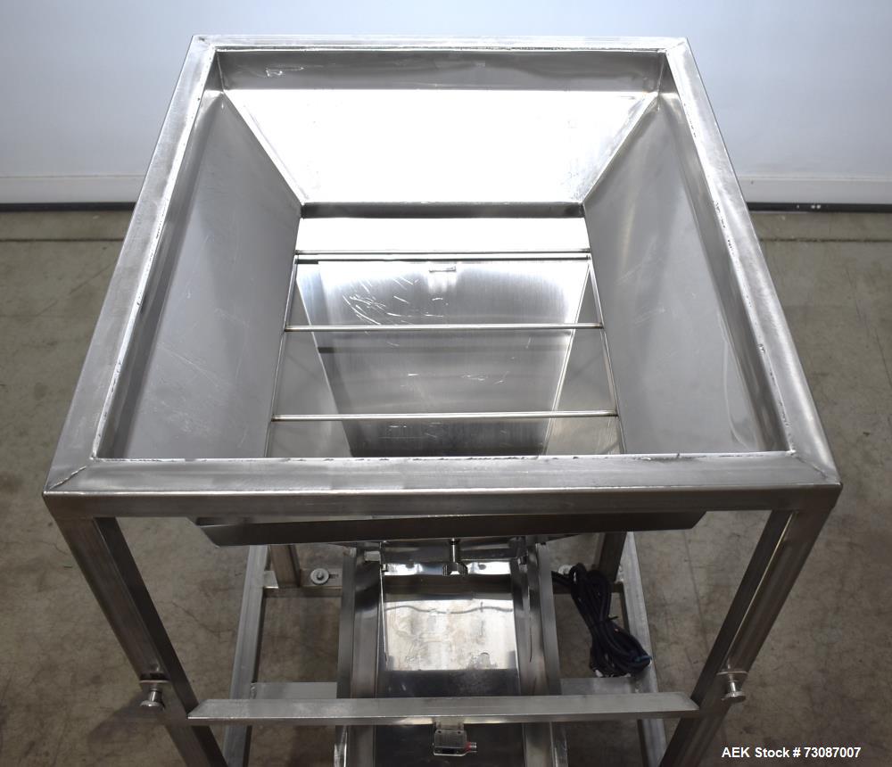 Syntron Model BF-2-B Magnetic Feeder with Infeed Hopper