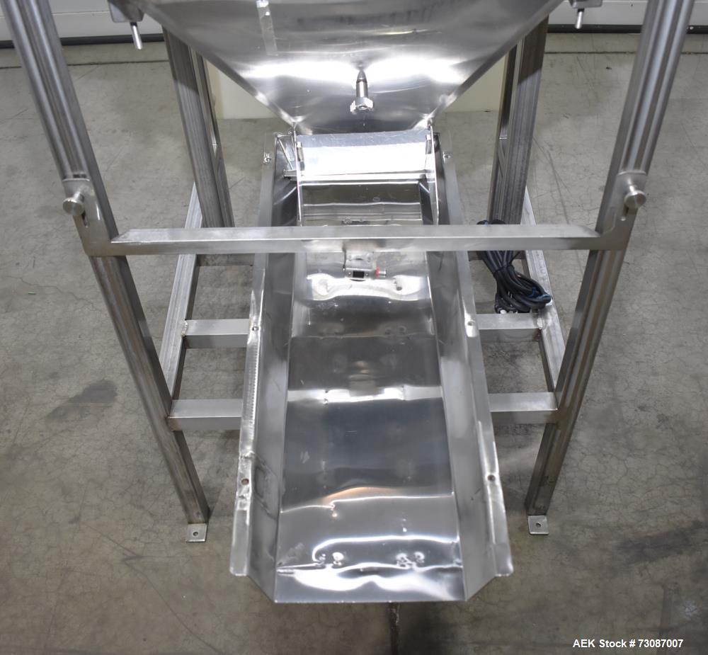 Syntron Model BF-2-B Magnetic Feeder with Infeed Hopper