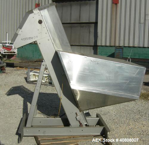 Used Hoppmann Elevating Prefeeder, model EP, Series 8, 304 stainless steel. 8" wide rubber belt with 2" pleats placed approximately 6" apart. Approximate 56" discharge height. 42" x 48" x 32" deep ho...
