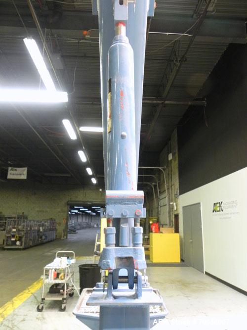 Used S. Howes Model 3020 Auger Screw Feeder. Has a 6" (diameter) X 20" (long) solid core carbon steel screw. Has a 4-cubic foot hopper with bag break fitting. Mounted on casters. Has pneumatic jack f...