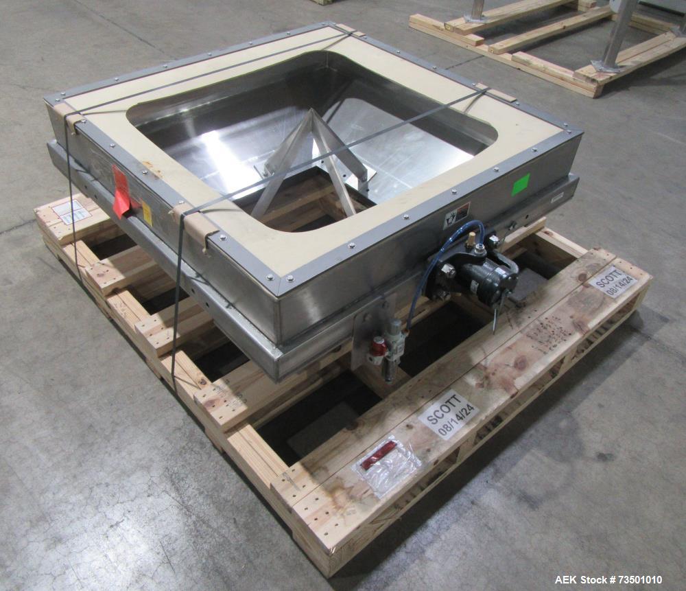 Unused Horizon Bulk Powder feeding system. Originally designed to feed vitamin powders at rates of up to 6,000 lbs per hour. Conveying line parameters: 3"  with 11 gauge OD tubing, Max horizontal dis...