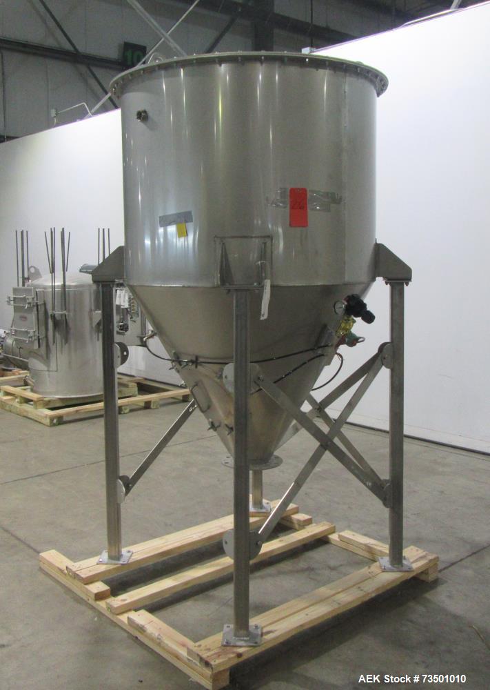 Unused Horizon Bulk Powder feeding system. Originally designed to feed vitamin powders at rates of up to 6,000 lbs per hour. Conveying line parameters: 3"  with 11 gauge OD tubing, Max horizontal dis...