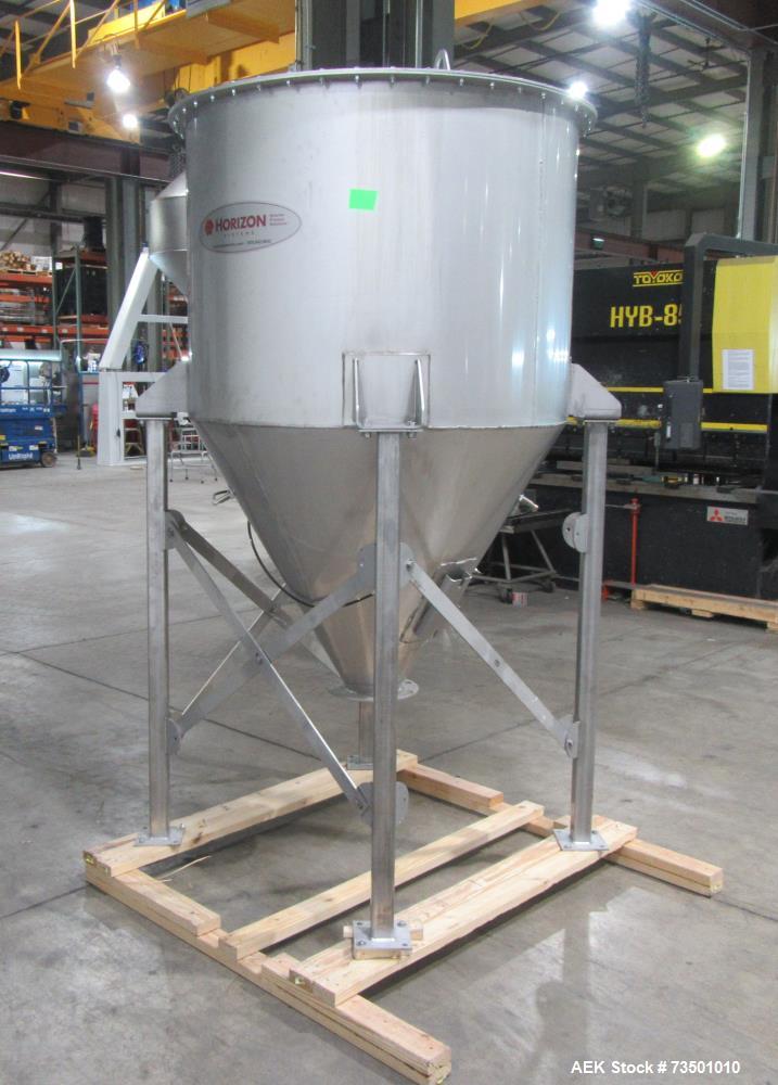 Unused Horizon Bulk Powder feeding system. Originally designed to feed vitamin powders at rates of up to 6,000 lbs per hour. Conveying line parameters: 3"  with 11 gauge OD tubing, Max horizontal dis...
