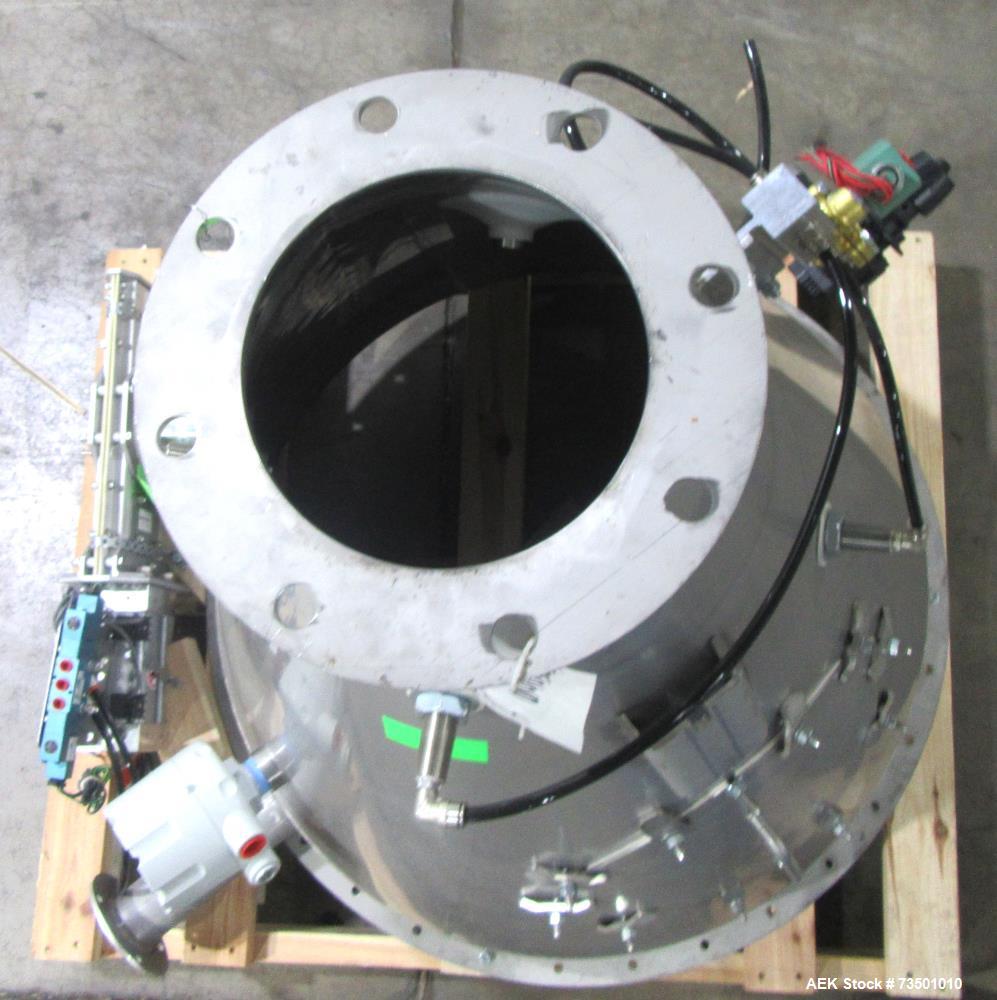 Unused Horizon Bulk Powder feeding system. Originally designed to feed vitamin powders at rates of up to 6,000 lbs per hour. Conveying line parameters: 3"  with 11 gauge OD tubing, Max horizontal dis...