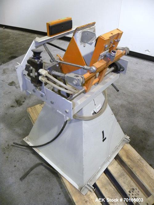 Used Bemis Bulk Bag Weigh Scale Filler, Model 6134E95, carbon steel. Includes bag clamp and panel. Approximate capacity of filling up to 50 pound bags.