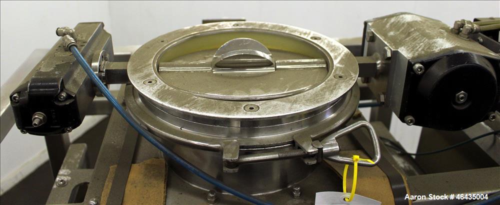 Used Extract Technology Pack-Off Isolator. 10" Diameter filling head with 20-3/4" diameter cone sealing head. Top pneumatic butterfly valve. Side infeed. Has mettler Toledo scale 24" x 30" platform. ...