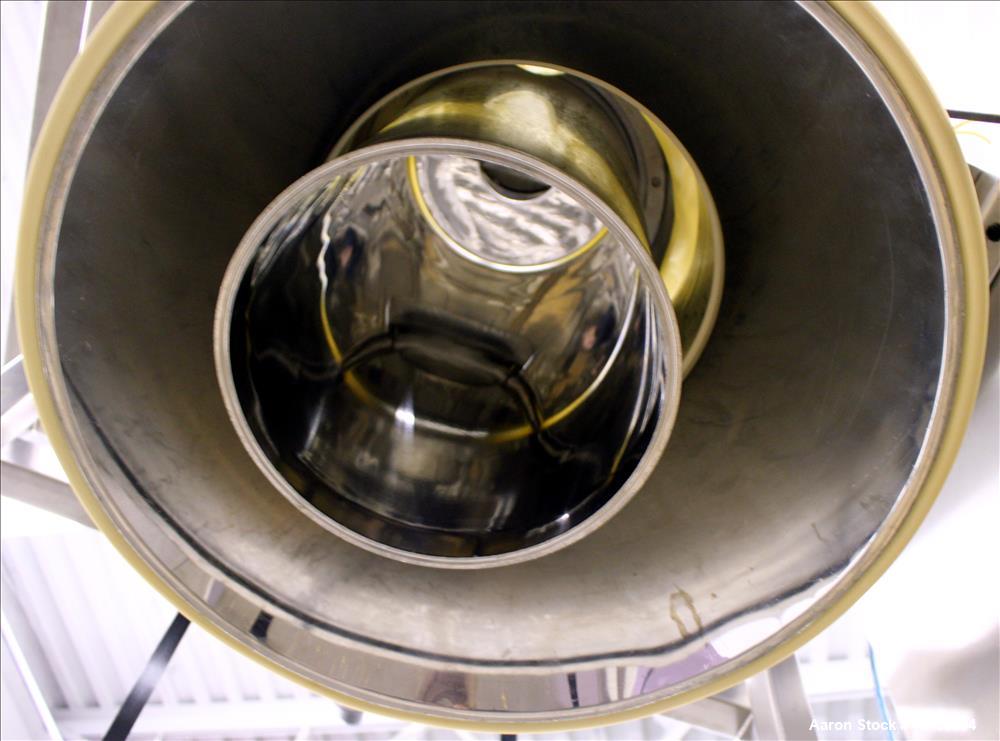 Used Extract Technology Pack-Off Isolator. 10" Diameter filling head with 20-3/4" diameter cone sealing head. Top pneumatic butterfly valve. Side infeed. Has mettler Toledo scale 24" x 30" platform. ...