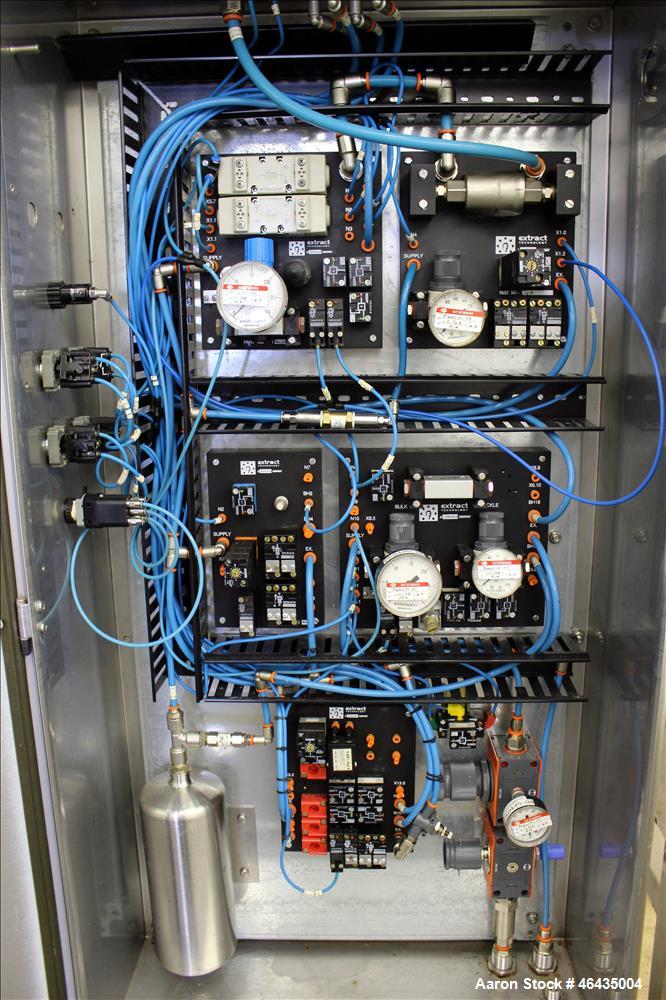 Used Extract Technology Pack-Off Isolator. 10" Diameter filling head with 20-3/4" diameter cone sealing head. Top pneumatic butterfly valve. Side infeed. Has mettler Toledo scale 24" x 30" platform. ...