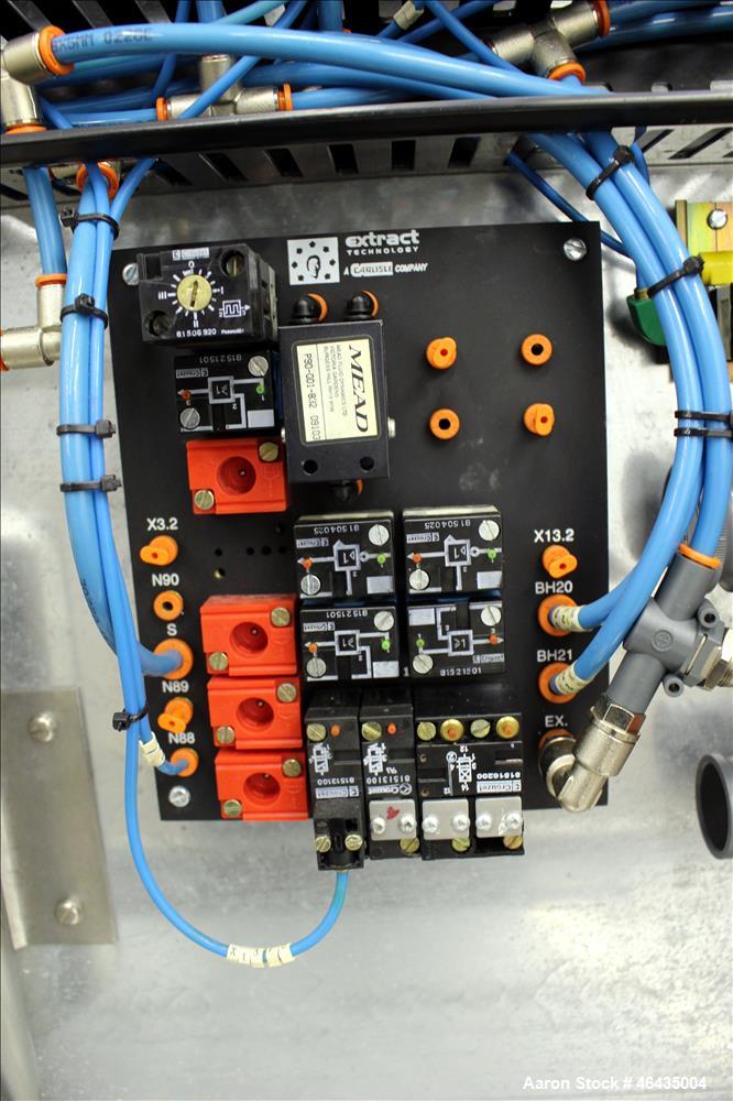 Used Extract Technology Pack-Off Isolator. 10" Diameter filling head with 20-3/4" diameter cone sealing head. Top pneumatic butterfly valve. Side infeed. Has mettler Toledo scale 24" x 30" platform. ...