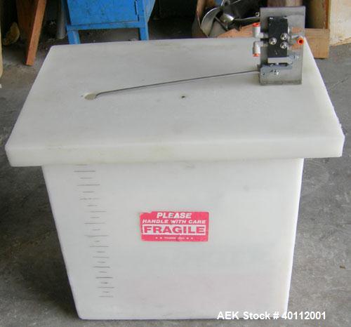 Used Accutek Auto Pinch 25 Automatic 6 Head Timed Flow Volumetric Filling Machine. Capable of speeds up to 60 BPM. Has pneumatic cylinder pin indexing, heavy duty design, 10' long 4-1/2"wide delrin T...