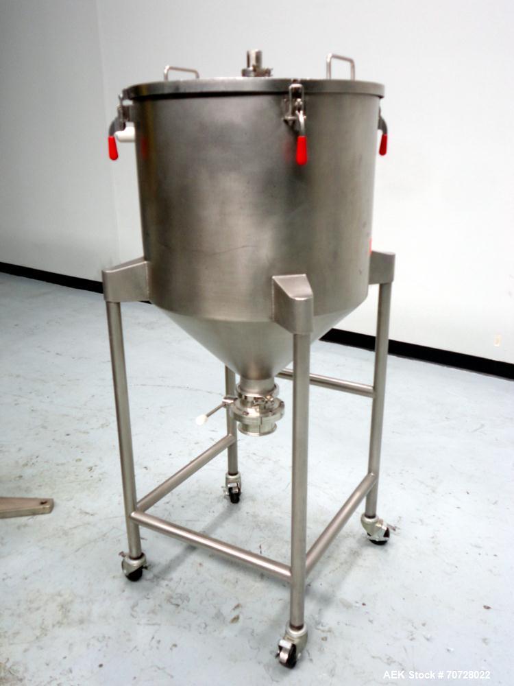 Used Comas Plastic Dispensing Syringe Monoblock Filling System, Model FD120, speeds up to 60 syringes/minute. Dual station index with 2 Ivek Peristaltic product fill pumps, Vibratory Bowl feeders for...