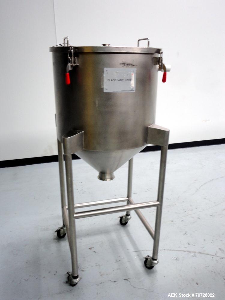 Used Comas Plastic Dispensing Syringe Monoblock Filling System, Model FD120, speeds up to 60 syringes/minute. Dual station index with 2 Ivek Peristaltic product fill pumps, Vibratory Bowl feeders for...