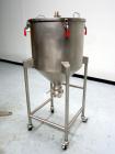 Used Comas Plastic Dispensing Syringe Monoblock Filling System, Model FD120, speeds up to 60 syringes/minute. Dual station index with 2 Ivek Peristaltic product fill pumps, Vibratory Bowl feeders for...