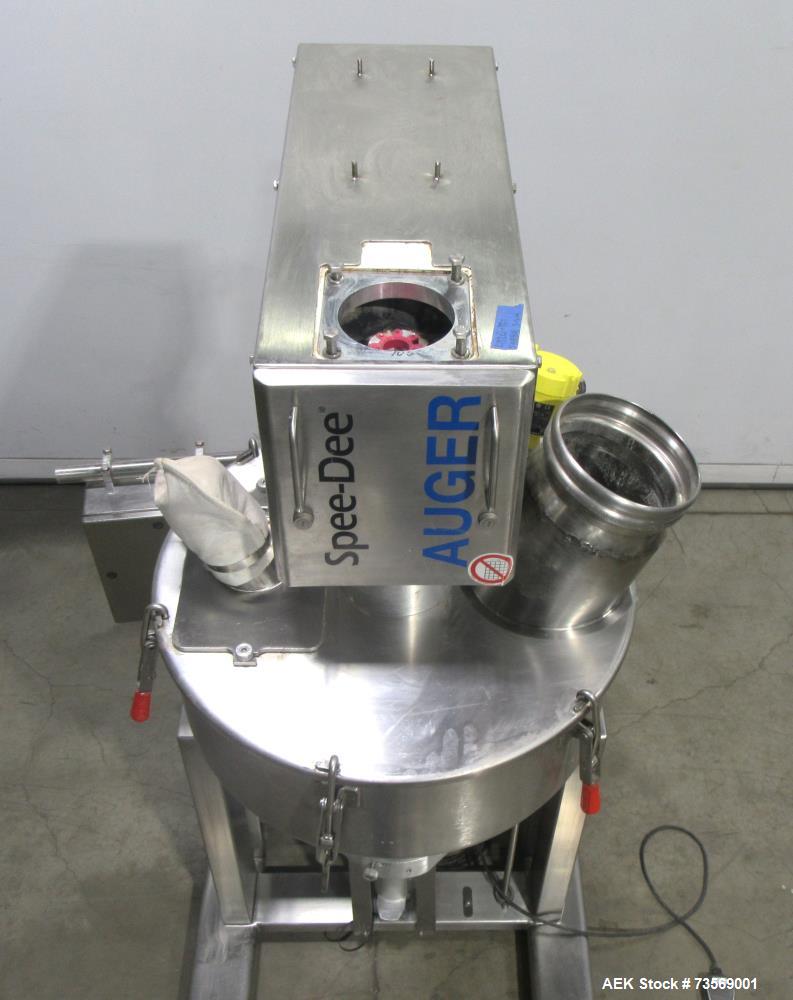 Used Spee-Dee Model 4600 S Semi Automatic Servo Auger Filler. Has stainless Steel agitated hopper. 3/60/240V. This includes a new servo motor from Spee-Dee.