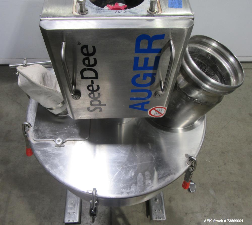 Used Spee-Dee Model 4600 S Semi Automatic Servo Auger Filler. Has stainless Steel agitated hopper. 3/60/240V. This includes a new servo motor from Spee-Dee.