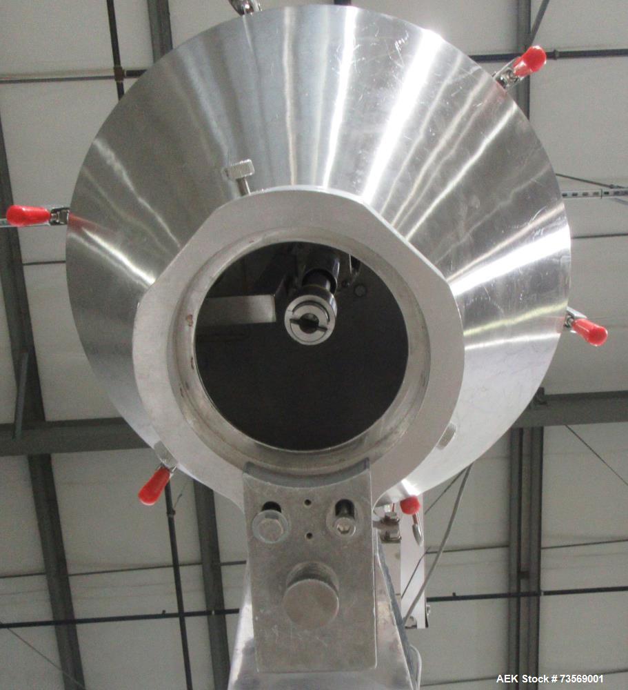 Used Spee-Dee Model 4600 S Semi Automatic Servo Auger Filler. Has stainless Steel agitated hopper. 3/60/240V. This includes a new servo motor from Spee-Dee.