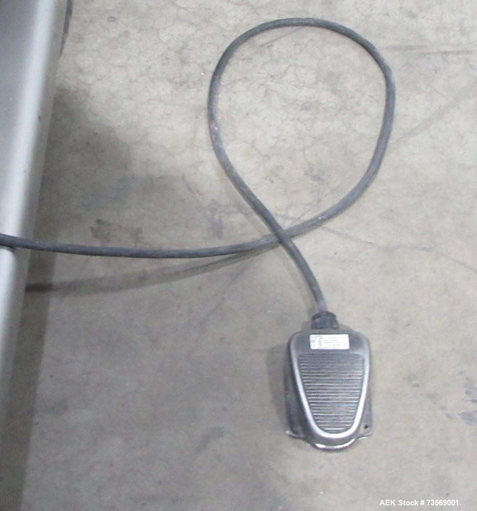 Used Spee-Dee Model 4600 S Semi Automatic Servo Auger Filler. Has stainless Steel agitated hopper. 3/60/240V. This includes a new servo motor from Spee-Dee.