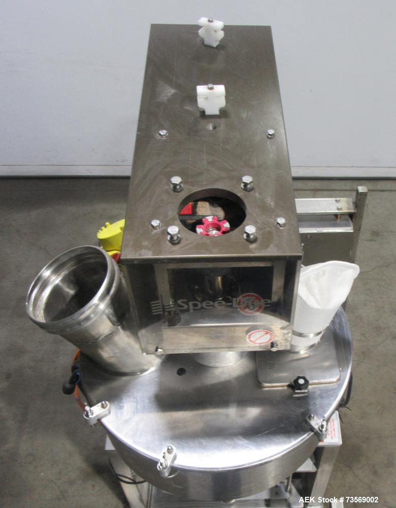 Used Spee-Dee Model 4600 S Semi Automatic Servo Auger Filler. Has stainless Steel agitated hopper. 3/60/240V. This includes a new servo motor from Spee-Dee.